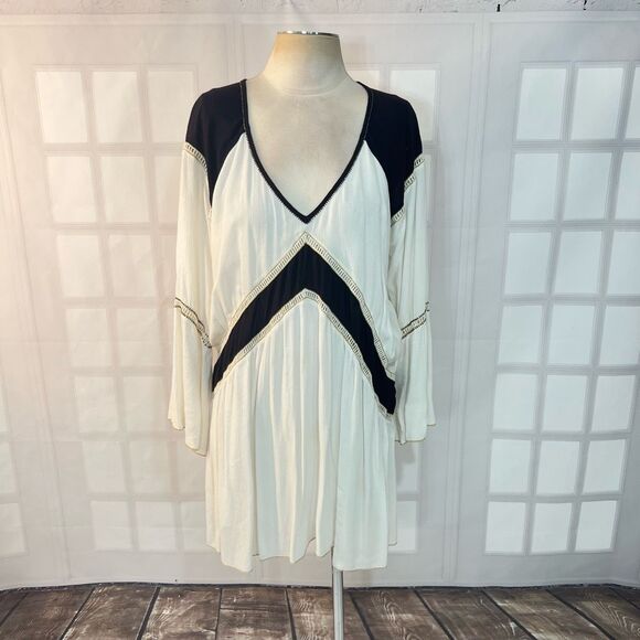 🔥🔥5 for $25🔥🔥 Amuse Society White Black Bell Long Sleeve Mini Bohemian Dress - Picture 4 of 10